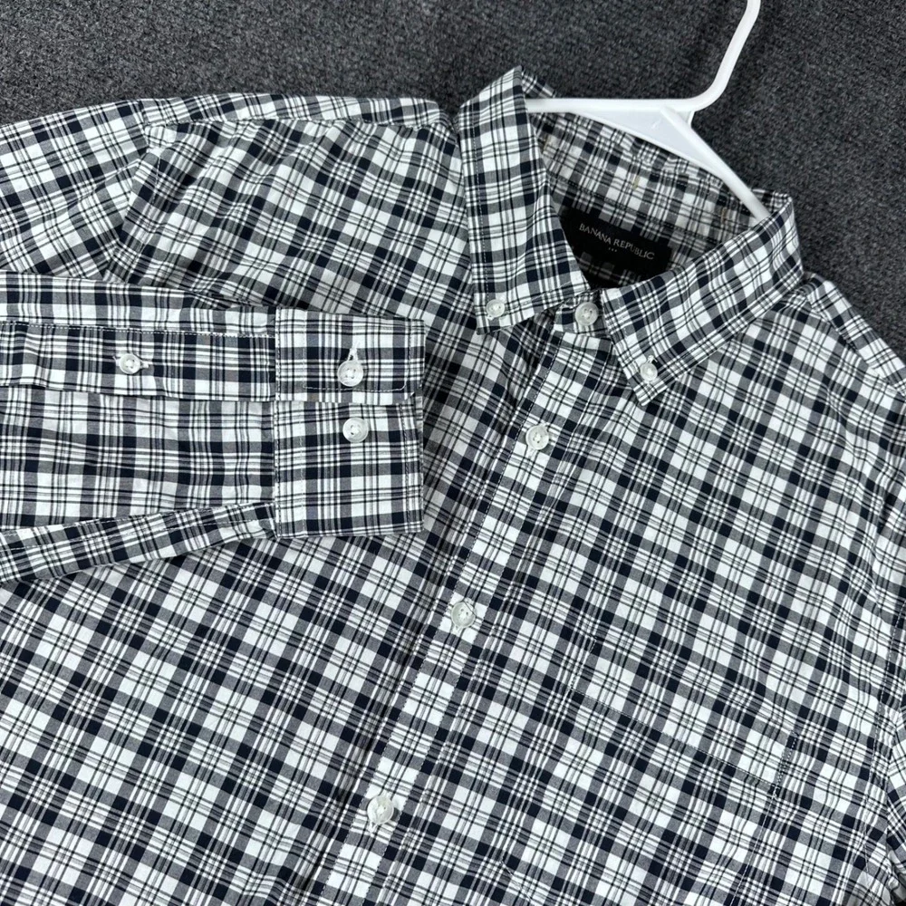 Banana Republic Button Down Shirt Mens L Large Navy White Plaid Untucked Fit